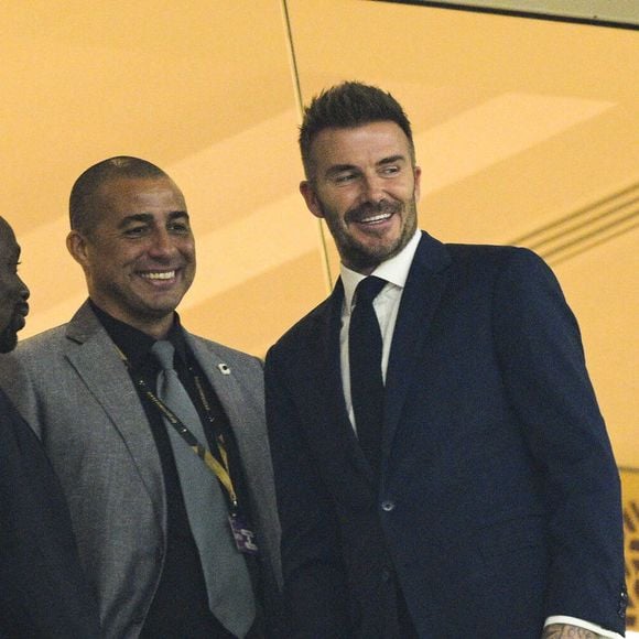 David Beckham / Claude Makelele et David Trezeguet en tribune du match de football de quart de finale opposant la France à l’Angleterre lors de la coupe du Monde (FIFA 2022) au stade Al Bayt à Al Khor au Qatar, le 10 décembre 2022. La France a gagné 2-1. © Jean-Baptiste Autissier/Panoramic/Bestimage