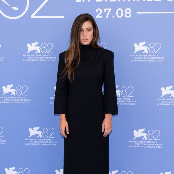 Grâce à son travail, Adèle Exarchopoulos a gagné beaucoup d'argent. Bien plus que sa maman.

Adele Exarchopoulos au photocall du film "Chien 51" lors du 82ème Festival International du Film de Venise (La Mostra), Italie, le 6 septembre 2025. © SGP/Bestimage