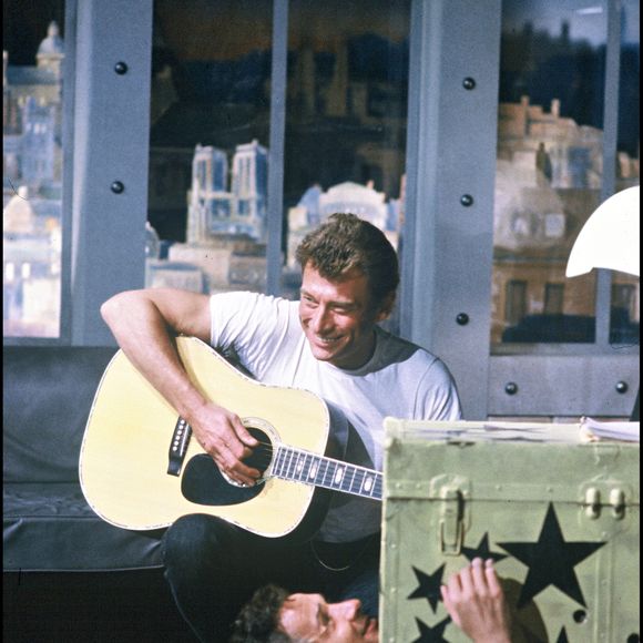 Archives - Johnny Hallyday et Michel Sardou lors de l'émission télé "Les Charlots".