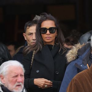 Karine Le Marchand lors des funérailles d’Isabelle Mergault, au cours d’une cérémonie laïque sous la coupole du cimetière du Père-Lachaise à Paris, en France, le lundi 30 mars 2026. Photo de Nasser Berzane/ABACAPRESS.COM