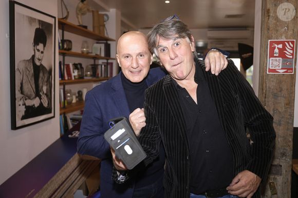 Tex et Dominique Rizet lors de l'enregistrement de l'émission "Le Jet de Luxe", présentée par Jordan de Luxe. Paris, le 14 novembre 2025. © Cédric Perrin/Bestimage