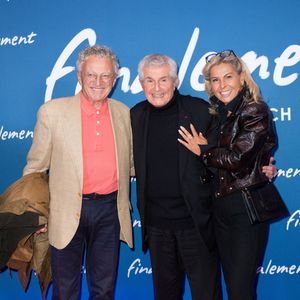 Nelson Monfort, le réalisateur Claude Lelouch et Caroline Margeridon assistent à l'avant-première de Finalement au cinéma Grand Rex à Paris, France, le 30 octobre 2024. Photo par Aurore Marechal/ABACAPRESS.COM