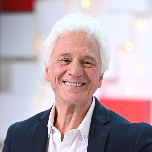 "Je ne comprends pas avec le recul pourquoi je ne m’y suis pas installé avant", a premièrement indiqué le chanteur

Exclusif - Gérard Lenorman - Enregistrement de l'émission "Vivement Dimanche" présentée par M.Drucker et diffusée le 30 janvier sur France 2. Le 21 janvier 2022
© Guillaume Gaffiot / Bestimage
