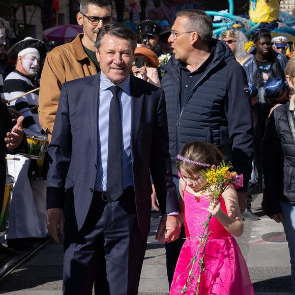 Christian Estrosi, le maire de Nice, sa fille Bianca, son 1er adjoint Anthony Borré et Graig Monetti, l'adjoint au maire de Nice, délégué à l’événementiel, à la jeunesse et à l'égalité des chances, ont lancé "La Carnavalina", une déambulation d'artistes, musiciens, jongleurs, acrobates..., le long de l'avenue Jean Médecin en prémice à la soirée d'ouverture de la 140eme édition du Carnaval de Nice "Roi des Oceans" à Nice, le 15 février 2025.
Crédit : Bruno Bebert / Bestimage
