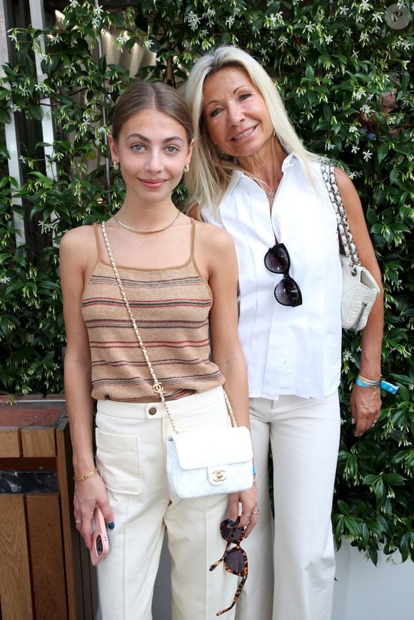 Exclusif - Natty Tardivel et sa fille Stella Belmondo - Célébrités aux Internationaux de France de Tennis de Roland Garros 2023 - Jour 13 à Paris le 09 Juin 2023.

© Bertrand Rindoff / Bestimage