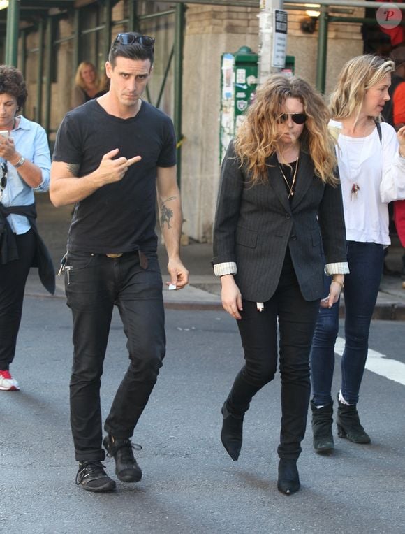 Natasha Lyonne (actuellement à l'affiche de la série 'Orange Is the New Black') et James Ransone se promènent dans Soho après avoir déjeuné à New York City, NY, USA le 29 septembre 2013. Photo by Adam Nemser/Startraks/ABACAPRESS.COM