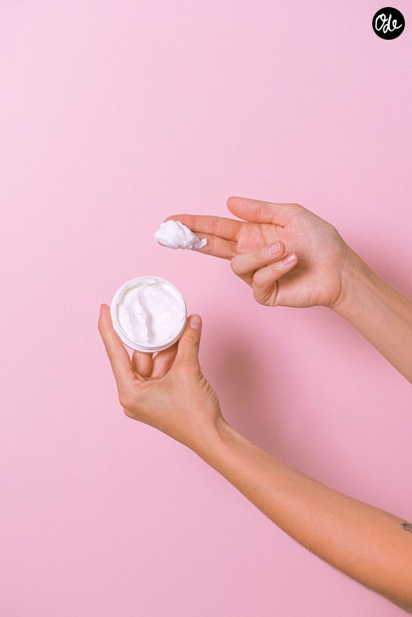 Pour le cuir ? Plusieurs internautes recommandent la crème pour entretenir leur canapé, mais cet usage n'est pas validé par Nivea : mieux vaut tester sur une zone discrète.

Pexels