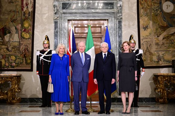 Le roi Charles III d'Angleterre et Camilla Parker Bowles, reine consort d'Angleterre, accueillis par Sergio Mattarella, le président italien, et sa fille Laura Mattarella à leur arrivée au palais du Quirinal à Rome, le 8 avril 2025. Le couple royal britannique est en visite d'Etat de quatre jours en Italie.
©Mirrorpix / Bestimage