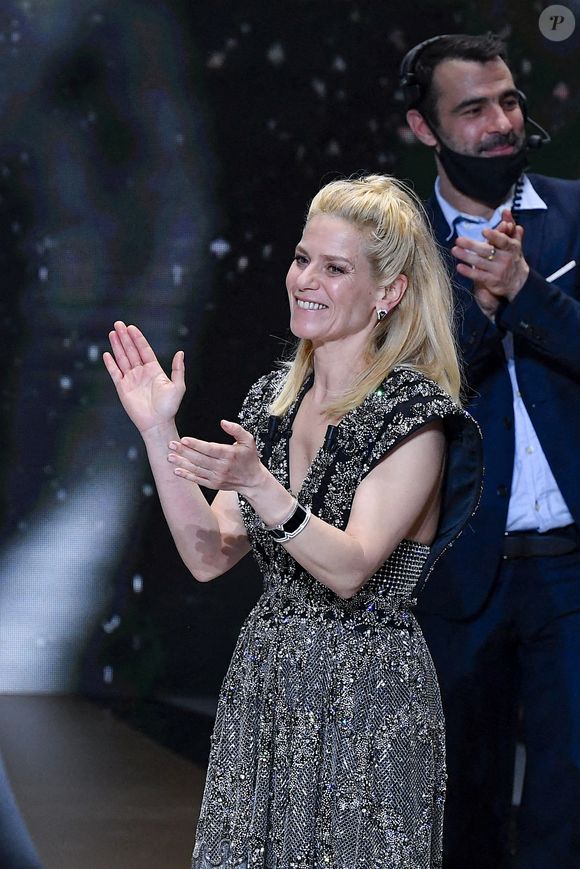 Marina Foïs, maîtresse de cérémonie sur scène lors de la 46ème cérémonie des César à l'Olympia à Paris le 12 mars 2021. ©  Pierre Villard/ Pool / Bestimage