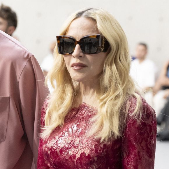 Madonna - People au défilé de mode homme Saint Laurent Printemps/Eté 2027 dans le cadre de la Fashion Week de Paris le 23 juin 2026.