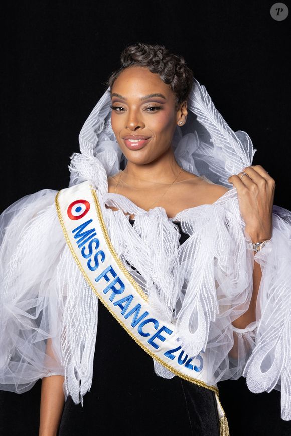 Angélique Angarni-Filopon (Miss France 2025) - célébrités au défilé Yanina Couture lors de la Paris Fashion Week - Haute Couture Printemps / Ete 2025 , Paris, France, 28 Janvier 2025. © Jeremy Melloul / Bestimage