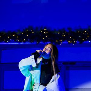 Vitaa lors du lancement des rêveries de Noël au BHV / Marais à Paris le 18 novembre 2025.
© Anne-sophie Guebey / Bestimage