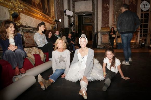 Mais la journaliste n'a pas de regret. 

Exclusif - Claire Chazal, Dorothée Gilbert et sa fille (à flouter) - Backstage - Enregistrement de l'émission "Le Grand Echiquier" à l'Opéra Royal de Versailles, diffusée le 5 décembre sur France 3
© Jack Tribeca / Bestimage