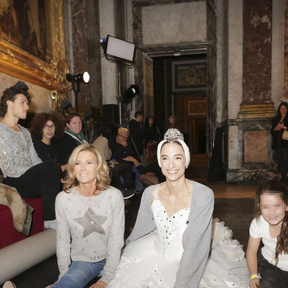 Mais la journaliste n'a pas de regret. 

Exclusif - Claire Chazal, Dorothée Gilbert et sa fille (à flouter) - Backstage - Enregistrement de l'émission "Le Grand Echiquier" à l'Opéra Royal de Versailles, diffusée le 5 décembre sur France 3
© Jack Tribeca / Bestimage