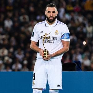Karim Benzema du Real Madrid avec le trophée FIFA Fair Play lors de la coupe du monde des clubs opposant le Real Madrid au Al Hilal au stade Prince Moulay Abdellah à Rabat, Maroc, le 11 février 2023. Le Real a Gagné 5-3. © Marcio Machado/Zuma Press/Bestimage