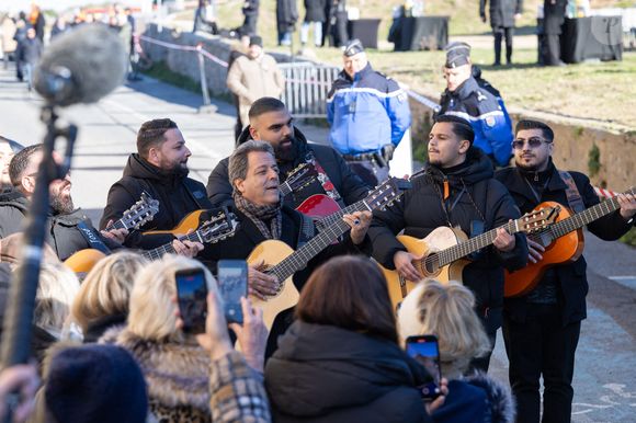 "Bravo, bravo pour ce que vous avez fait. C’est magnifique", aurait dit Nicolas-Jacques Charrier à Chico Bouchikhi.

Chico Bouchikhi Gipsy Kings lors de l'hommage public à Brigitte Bardot au Pré des Pêcheurs, dans le quartier de La Ponche à Saint-Tropez après les funérailles de Brigitte Bardot le 7 janvier 2026 à Saint-Tropez, France. Photo by Shootpix/ABACAPRESS.COM