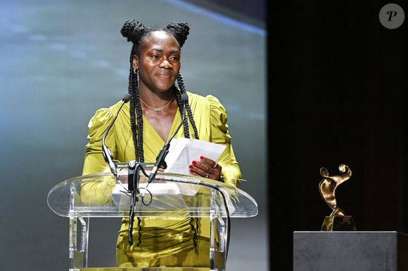 Clarisse Agbegnenou lors de la cérémonie des Trophées LNH du Championnat de France de handball, au Théâtre Marigny, le 10 juin 2025 à Paris. Photo : Victor Joly/ABACAPRESS.COM