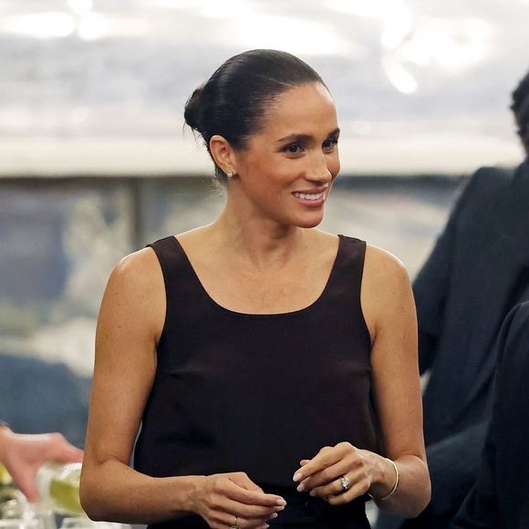 Exclusif - Meghan Markle, duchesse de Sussex, se rend à la librairie Godmothers pour apparaître sur scène avec une amie d'université à Santa Barbara, le 24 octobre 2025 @Backgrid USA / Bestimage