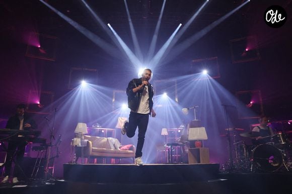 Christophe Willem se produit au festival Confluence le 15 février 2024 à Avignon, en France. Photo : Jérôme Domine/ABACAPRESS.COM