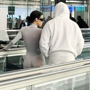 Kanye West et Bianca Censori à l'aéroport Haneda à Tokyo, au Japon, en route pour Los Angeles, le 30 janvier 2025. © Backgrid USA / Bestimage