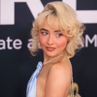 Sabrina Carpenter diva glamour, Lady Gaga sourcils décolorés, Alicia Keys en famille… Les stars brillent aux Grammy Awards