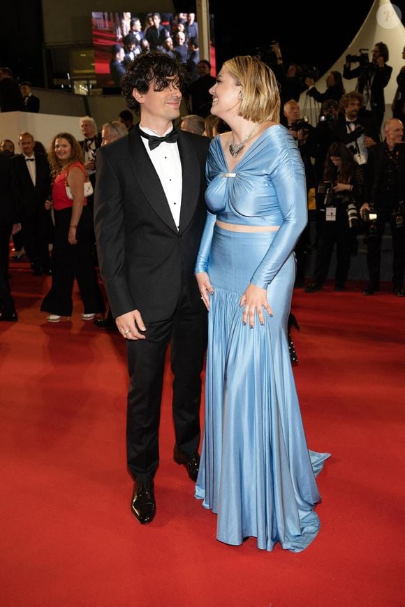 elle est malgré tout comblée de bonheur après avoir pu célébrer une grande fête pleine d'amour avec Florian Rossi fin juin 2025.

Florian Rossi et Louane assistent au tapis rouge de The Idol lors du 76ème festival de Cannes au Palais des Festivals le 22 mai 2023 à Cannes, France. Photo by David Niviere/ABACAPRESS.COM