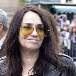 Béatrice Dalle - Obsèques de Jean-Paul Belmondo en en l'église Saint-Germain-des-Prés, à Paris le 10 septembre 2021.

© Cyril Moreau / Bestimage