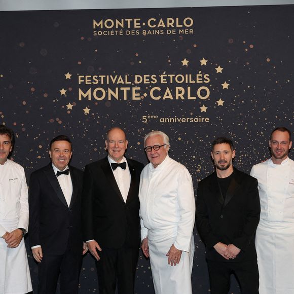 Le Prince Albert II de Monaco en compagnie des Chefs du Groupe Société des Bains de Mer de Monte-Carlo Marcel Ravin, Yannick Alleno, Antonio Domenico, Alain Ducasse, Cédric Grolet, Emmanuel Pilon et Dominique Lory lors du Festival des Etoilés Monte-Carlo 2025 au Sporting de Monte-Carlo à Monaco, le 29 novembre 2025. Photo by Jean-Charles Vinaj/ABACAPRESS.COM