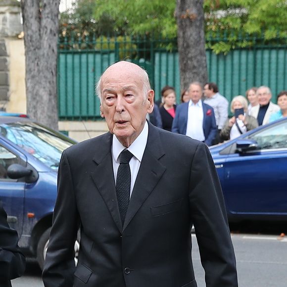 Il s'agit de Valéry Giscard d'Estaing
Valéry Giscard d'Estaing - Obsèques de Liliane Bettencourt en l'église Saint-Pierre de Neuilly-sur-Seine le 26 septembre 2017. AGENCE / BESTIMAGE