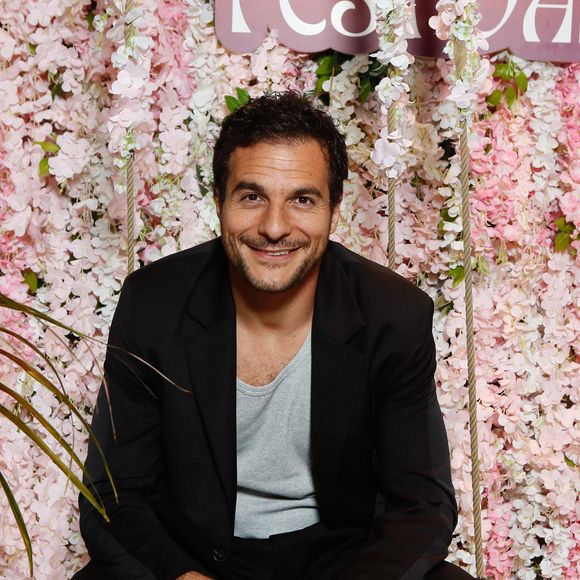 Le chanteur était tombé de la scène et ressorti avec une fracture du poignet ayant engendré des pertes financières en raison d'annulation de projets
Exclusif - Amir (Amir Haddad) - Photocall du "Kimpton Festival 2024" à l'hôtel Kimpton St Honoré à Paris, France, le 30 mai 2024. © Christophe Clovis/Bestimage