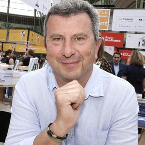 Pascal Bataille va mieux et il le prouve. 

Pascal Bataille - Festival du Livre de Paris au Grand Palais à Paris.
© Cédric Perrin / Bestimage