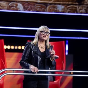 À savoir Christine Bravo,

Exclusif - Christine Bravo, lors de l'enregistrement de l'émission "Qui Ment?" présentée par B.Guillon et diffusée le 20 août 2026 sur France 2, à Saint-Denis, Seine Daint-Denis, France, le 24 novembre 2025. © Jeremy Melloul/Bestimage