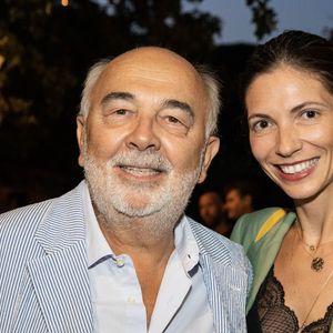 Exclusif - Gérard Jugnot et son épouse Patricia Campi lors de la représentation de la pièce "La Machine de Turing" lors du Festival de Ramatuelle, France, le 5 août 2019. © Cyril Bruneau/Festival de Ramatuelle/Bestimage