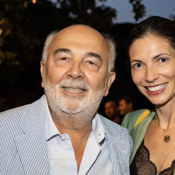 Exclusif - Gérard Jugnot et son épouse Patricia Campi lors de la représentation de la pièce "La Machine de Turing" lors du Festival de Ramatuelle, France, le 5 août 2019. © Cyril Bruneau/Festival de Ramatuelle/Bestimage