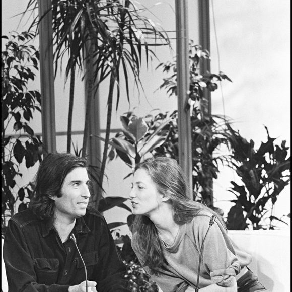 "Jane était avec monsieur Doillon qui lui tenait la main… Et ils n’avaient pas du tout prévu deux chaises pour nous"

Jacques Doillon et Jane Birkin sur un plateau en 1981.