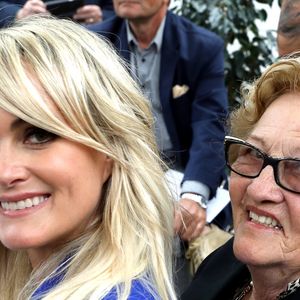 Exclusif - Laeticia Hallyday et Elyette Boudou (Mamie Rock) - Laeticia Hallyday reçoit la médaille de la ville de Toulouse en compagnie de ses filles et d'Elyette Boudou avant de quitter l'Esplanade Johnny Hallyday. Laeticia Hallyday et ses filles Jade et Joy sont venues inaugurer une esplanade portant le nom de Johnny Hallyday située en face du Zénith de Toulouse, le 15 juin 2019, date hautement symbolique puisque le rockeur aurait eu 76 ans. Laeticia porte le pendentif crucifix de Johnny autour du cou. © Dominique Jacovides/Bestimage