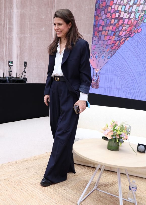 Charlotte Casiraghi assiste au 5ème festival du Livre de Paris au Grand Palais à Paris, France, le 17 avril 2026. Les 17, 18 et 19 avril 2026, le Festival du livre de Paris célébrera les livres et la lecture, sous toutes ses formes, pour tous les publics. © Denis Guignebourg/Bestimage