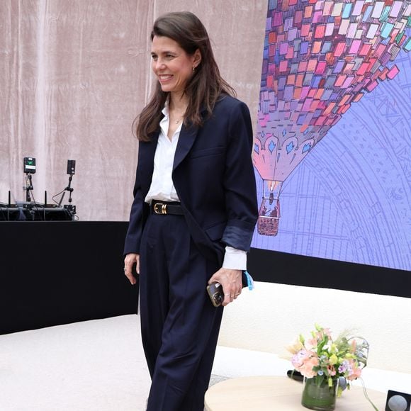 Charlotte Casiraghi assiste au 5ème festival du Livre de Paris au Grand Palais à Paris, France, le 17 avril 2026. Les 17, 18 et 19 avril 2026, le Festival du livre de Paris célébrera les livres et la lecture, sous toutes ses formes, pour tous les publics. © Denis Guignebourg/Bestimage
