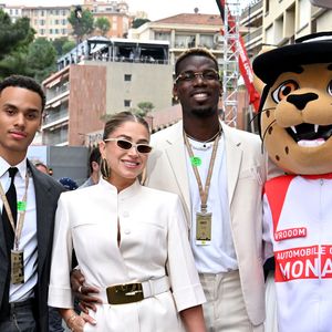 Alexandre Grimaldi, le fils du prince de Monaco et de N.Costes, avec Paul Pogba et sa femme Maria Zulay Pogba lors du 15ème Grand Prix de Monaco Historique, le 26 avril 2026. 
© Bruno Bebert / Bestimage