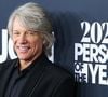 Jeudi 23 juillet 2026, les fans de Bon Jovi ont vécu une fin de concert inattendue. 

Jon Bon Jovi - Photocall du 2024 MusiCares person Of The Year qui honore Jon Bon Jovi au Convention Center de Los Angeles le 2 février 2024. @Backgrid USA / Bestimage