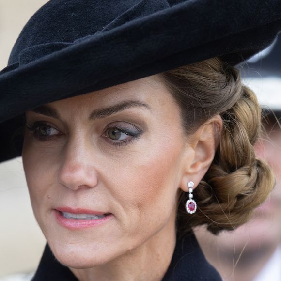 Catherine Kate Middleton, princesse de Galles, assiste à la cérémonie du souvenir de l'Armistice, au National Memorial Arboretum, à Burton-on-Trent, dans l'East Staffordshire le 11 novembre 2025. Photo par Arthur Edwards / Pa Photos / Bestimage