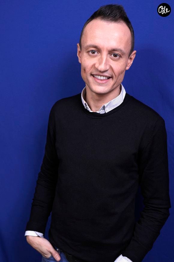 Eric Dussart posant lors d'une séance photo à Paris, en France, en décembre 2015. Photo : VIM/ABACAPRESS.COM