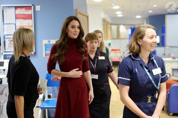 Kate Middleton a exprimé sa gratitude envers le personnel de l’hôpital Royal Marsden, situé à Londres, où elle a suivi son traitement...



Catherine (Kate) Middleton, princesse de Galles à l'hôpital Royal Marsden, où elle a reçu son traitement contre le cancer, à Londres, Royaume-Uni, le 14 janvier 2025. © Chris Jackson/MirrorPix/Bestimage