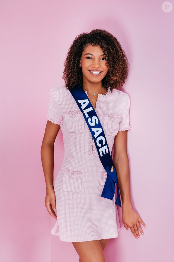 Miss Alsace, Julie Decroix - Portrait officiel des 30 candidates au concours Miss France 2026. SIPA / Benjamin Decoin via Bestimage