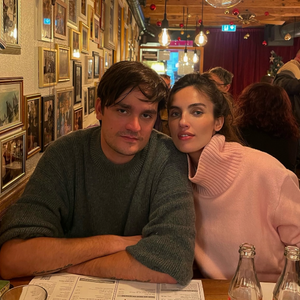 Elle a eu 30 ans cette année

Laura Bensadoun et Alain-Fabien Delon sur Instagram