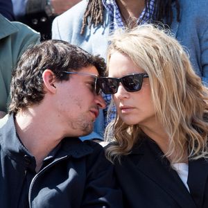 Virginie Efira et son compagnon Niels Schneider - Célébrités dans les tribunes des internationaux de France de tennis de Roland Garros à Paris, France, le 8 juin 2019. © Jacovides / Moreau/Bestimage