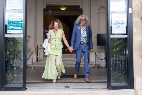 Exclusif - Severine Bauw et Djamel Bentenah - Mariage de Djamel Bentenah (acheteur dans l'émission Affaire Conclue) avec Severine Bauw à la mairie de Colombes le 21 juin 2025.