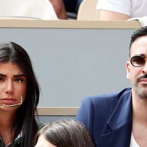 Adil Rami et sa compagne Louana Franco dans les tribunes lors des Internationaux de France de Tennis de Roland Garros 2025. Paris, le 1er Juin 2025. © Dominique Jacovides/Bestimage