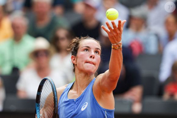 "Je viens d'arrêter avec mon entraîneur, a expliqué la joueuse, le 23 août 2025, lors d'une conférence de presse organisée avant l'US Open. Ça faisait un moment qu'on avait un peu du mal à se comprendre (...) Ça fait déjà depuis le début de l'année que c'est un peu compliqué."

Loïs Boisson remporte le tournoi de tennis Open d'Hambourg 2025 face à Anna Bondar (7/5 - 6/3). Imago/PsnewZ/Bestimage