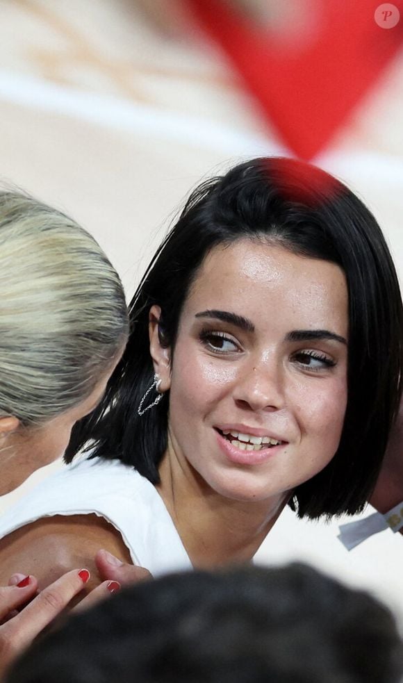 Depuis quelques temps, des rumeurs circulent autour d'une relation entre Michou et l'ex de Florent Manaudou.

Florent Manaudou et Lola Dumenil à la victoire de l'équipe de France de basket face au Canada lors des Jeux Olympiques de Paris, le 6 août 2024. 

Photo : Jacovides-Perusseau / Bestimage